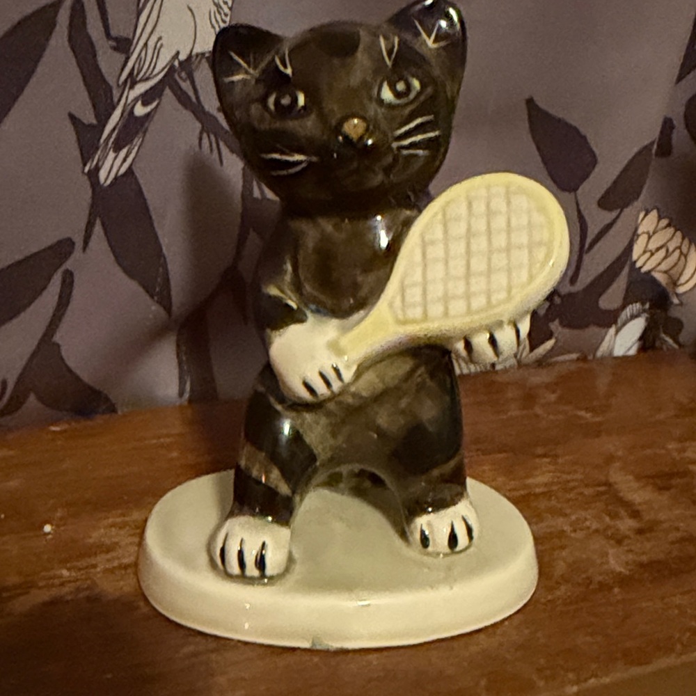 Ceramic Mann Cat Figurine with Tennis Racket